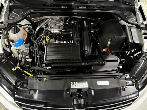 Used 2017 Volkswagen Jetta SE FWD image 38
