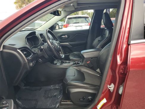 Used 2019 Jeep Cherokee Latitude Plus w/ Comfort/Convenience Group image 22