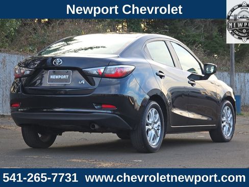 Used 2017 Toyota Yaris iA image 4