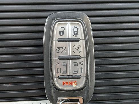 Used 2023 Chrysler Pacifica Touring-L FWD image 34