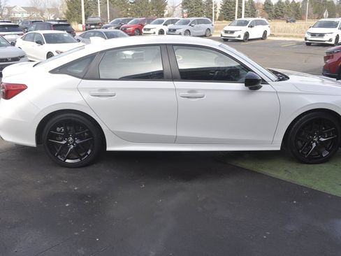 Used 2023 Honda Civic Sport image 8