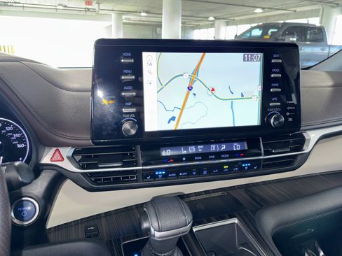 Used 2021 Toyota Sienna Platinum image 27