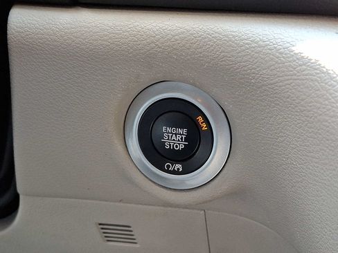 Used 2023 Chrysler Pacifica Touring-L FWD image 26
