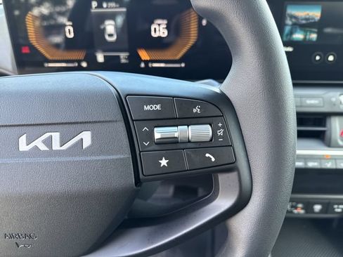 New 2026 Kia K4 FWD image 32