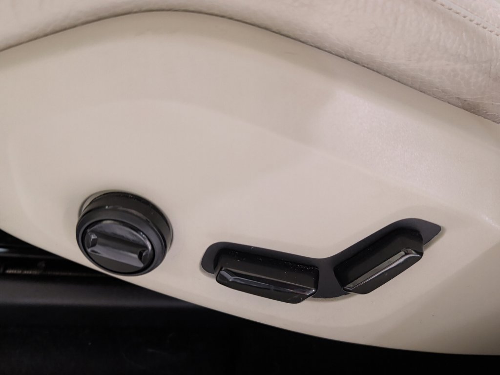 Used 2022 Volvo XC60 B5 Momentum w/ Climate Package FWD image 21