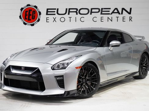Used 2020 Nissan GT-R Premium AWD/4WD image 4