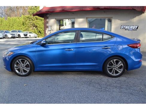 Used 2017 Hyundai Elantra Limited image 2