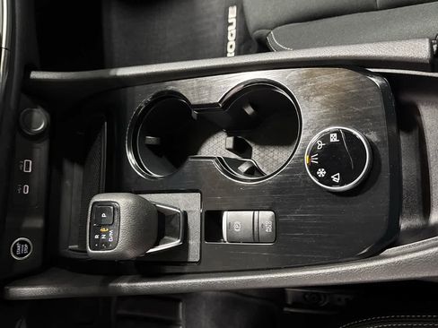 Used 2023 Nissan Rogue S image 18