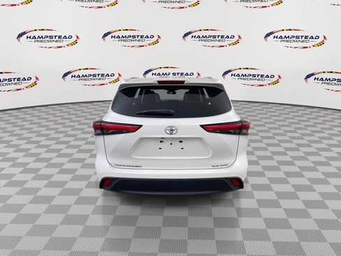 Used 2020 Toyota Highlander XLE AWD/4WD image 7