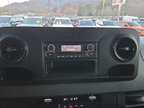 Used 2023 Mercedes-Benz Sprinter 144 Cargo image 21