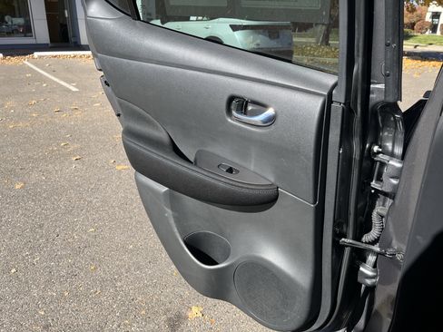 Certified 2023 Nissan Leaf S image 27