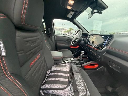 Used 2025 Nissan Frontier PRO-4X AWD/4WD image 19