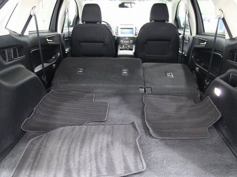 Used 2020 Ford Edge SE image 23