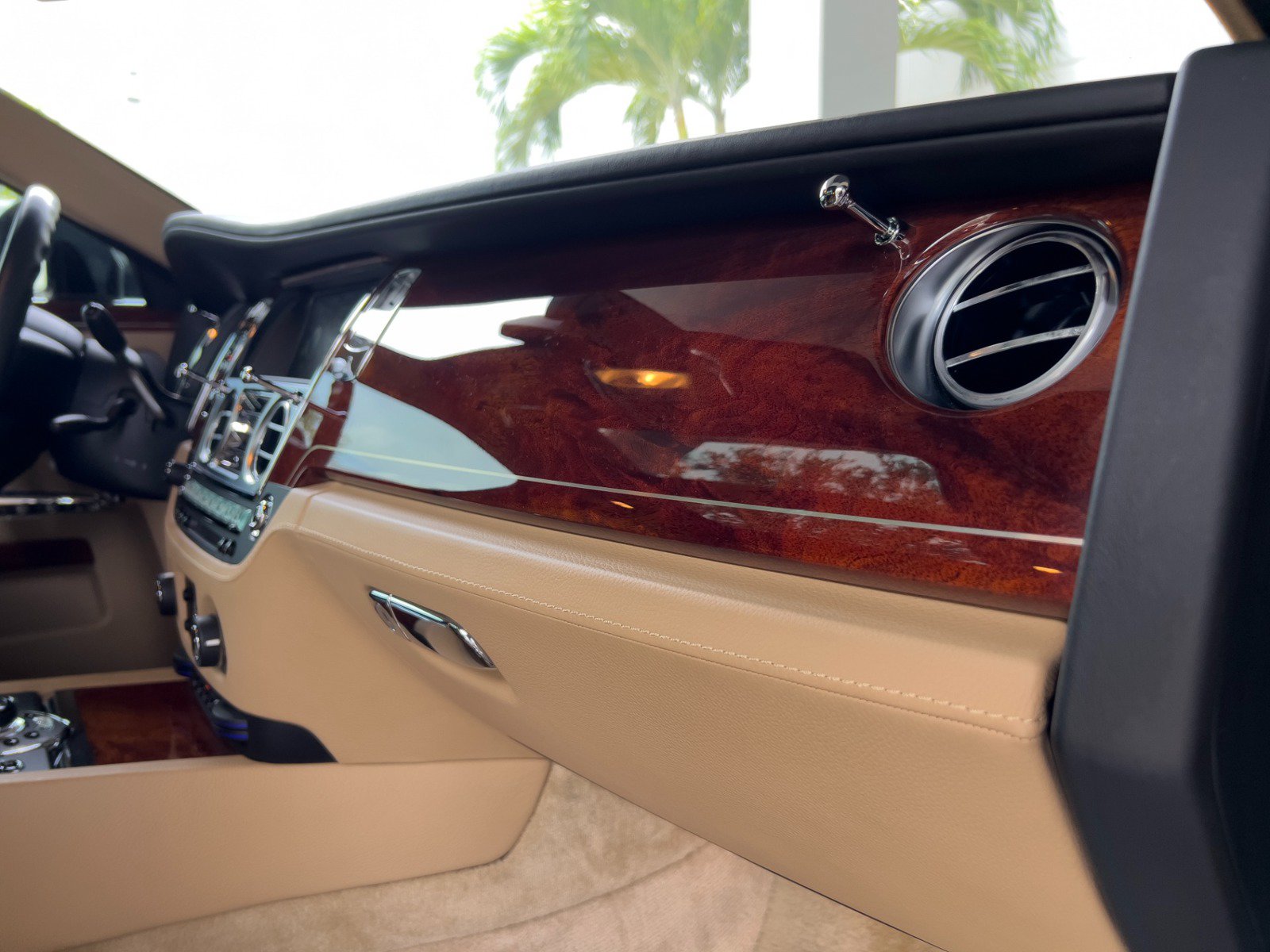 Used 2013 Rolls-Royce Ghost RWD image 45