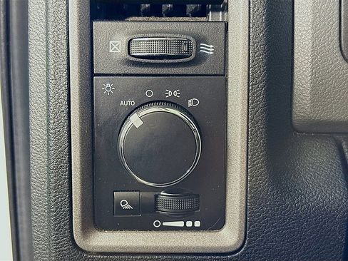 Used 2016 RAM 1500 ST w/ SXT Appearance Group image 10