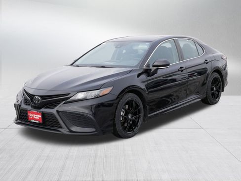 Used 2023 Toyota Camry SE w/ Cold Weather Package image 3