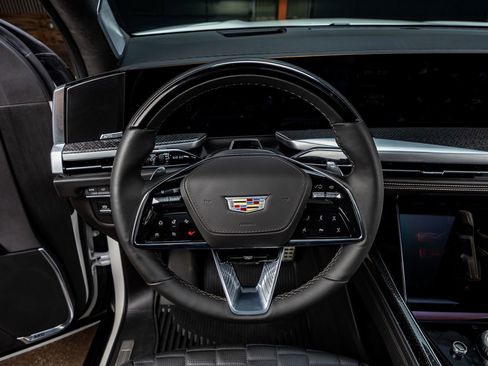 Used 2025 Cadillac Escalade V w/ LPO, ONYX Package image 15