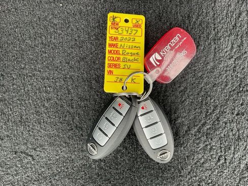 Used 2022 Nissan Rogue SV image 22