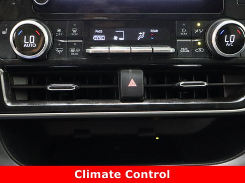 Used 2024 Toyota Highlander XLE image 20