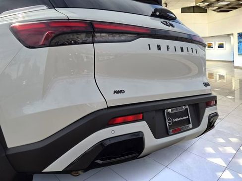 Certified 2025 INFINITI QX60 Luxe w/ Black Edition image 6