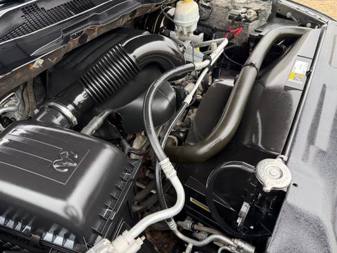 Used 2017 RAM 1500 Express image 36