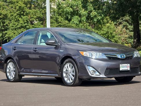 Used 2014 Toyota Camry XLE w/ Leather Package FWD image 9