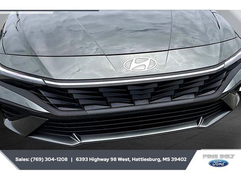 Used 2026 Hyundai Elantra SE FWD image 21