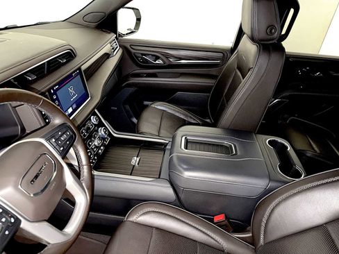 Used 2023 GMC Yukon XL Denali image 19
