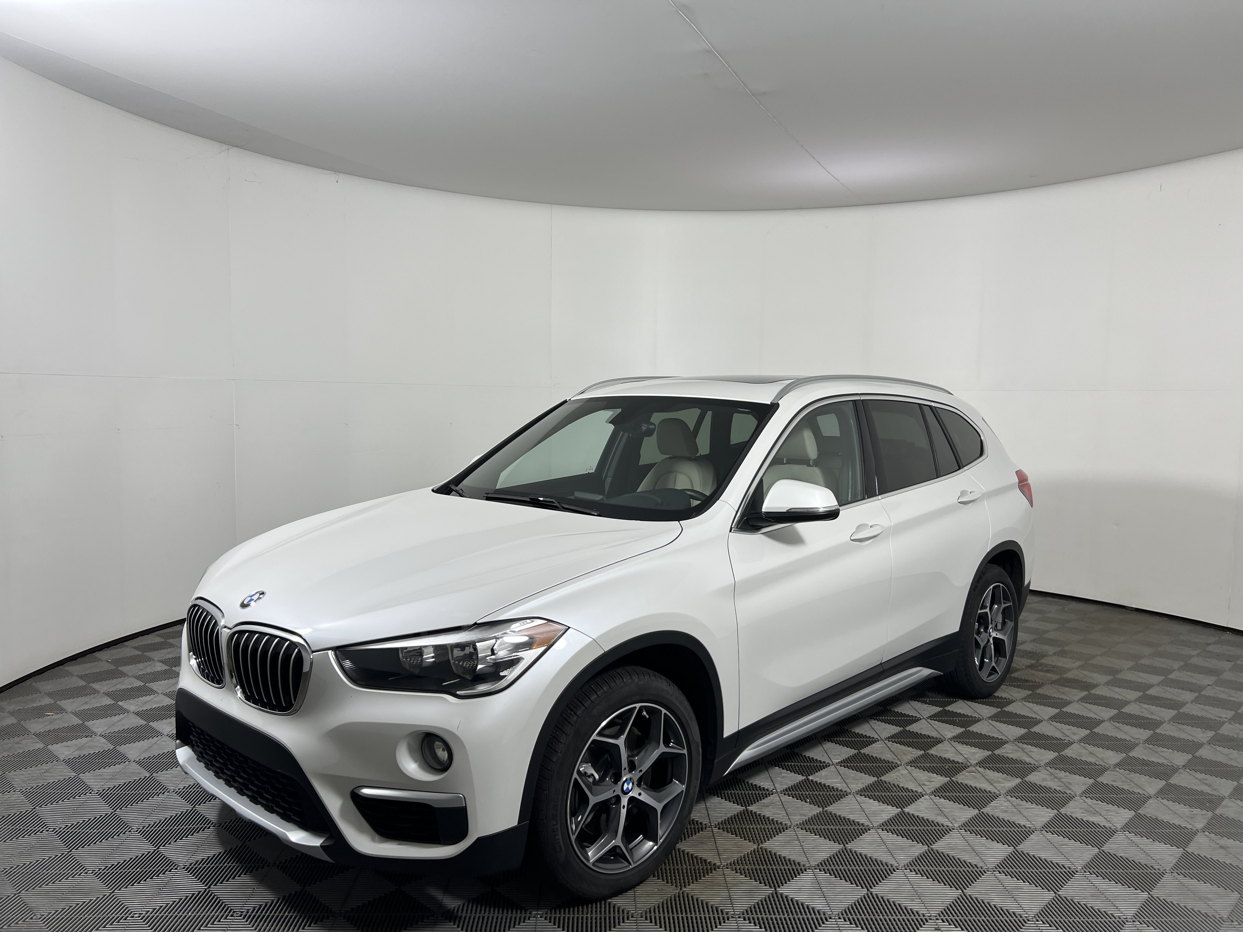 Used 2018 BMW X1 xDrive28i AWD/4WD image 9