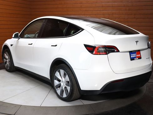 Used 2023 Tesla Model Y Long Range image 8
