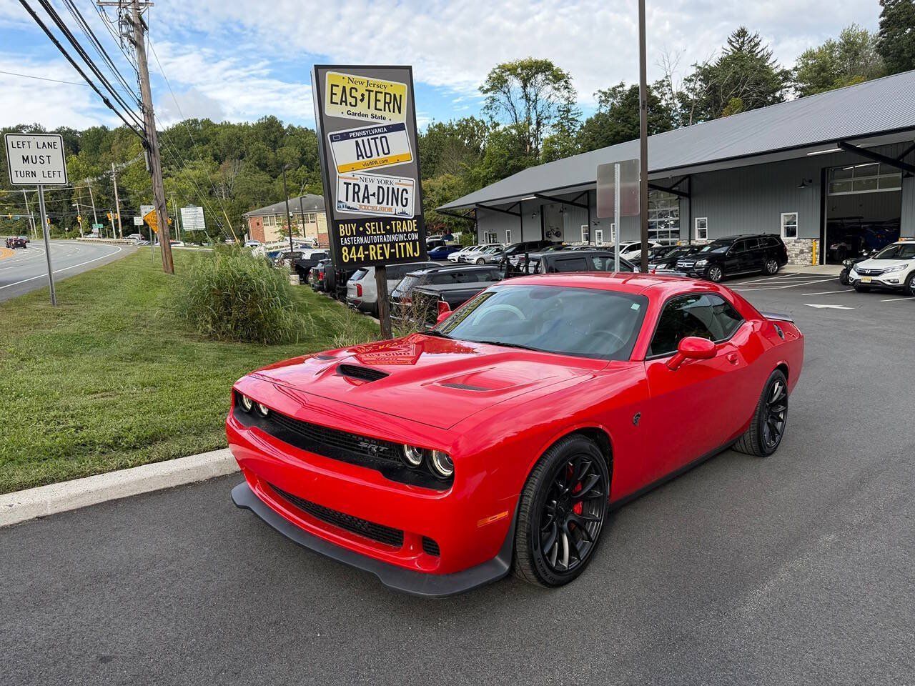 Used 2015 Dodge Challenger SRT Hellcat RWD image 2