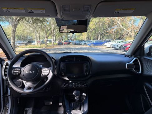 Used 2025 Kia Soul LX w/ LX Technology Package image 28