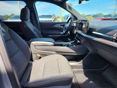 Used 2026 Chevrolet Traverse LT w/ Midnight/Sport Edition FWD image 9