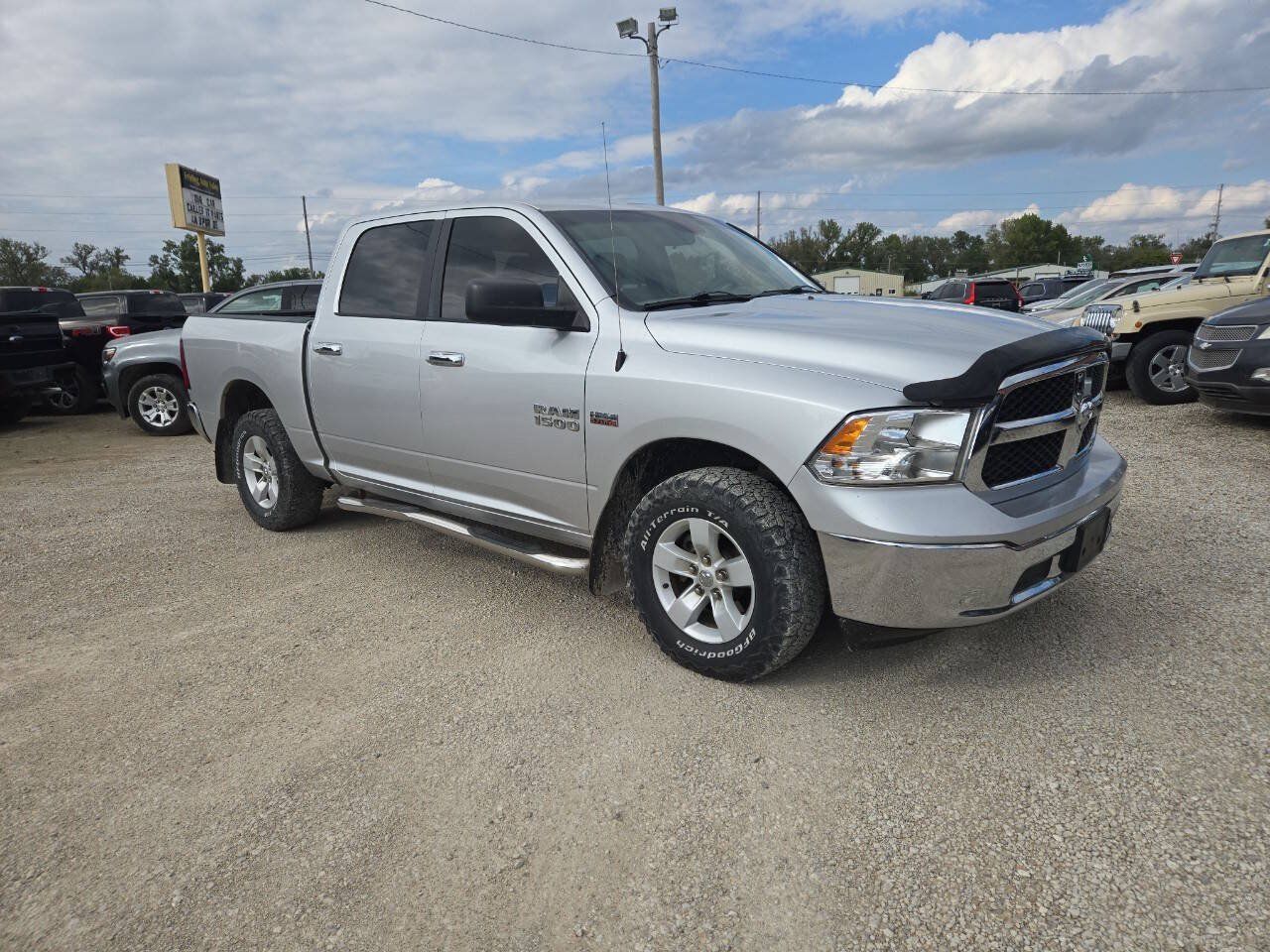 Used 2017 RAM 1500 Classic SLT AWD/4WD image 1