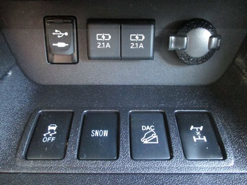 Used 2019 Toyota Highlander XLE image 25