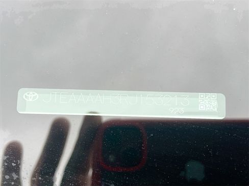 Used 2024 Toyota Venza Limited image 32