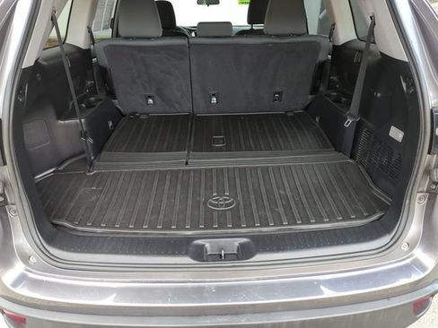 Used 2019 Toyota Highlander LE AWD/4WD image 26