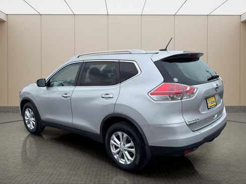 Used 2015 Nissan Rogue SV image 4