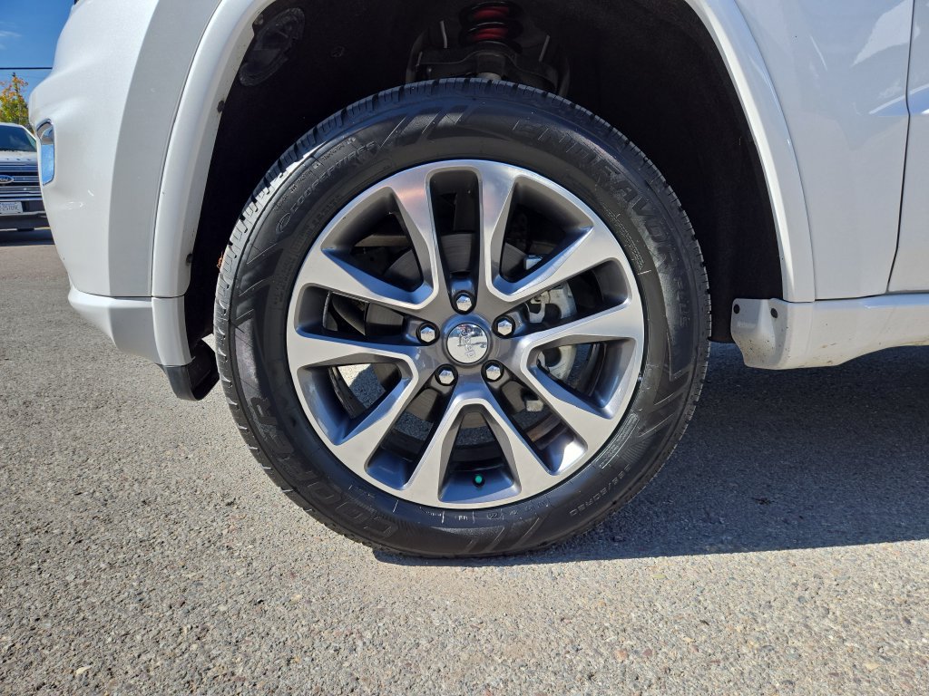 Used 2018 Jeep Grand Cherokee Overland AWD/4WD image 10