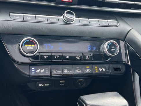 Used 2023 Hyundai Elantra Limited image 20