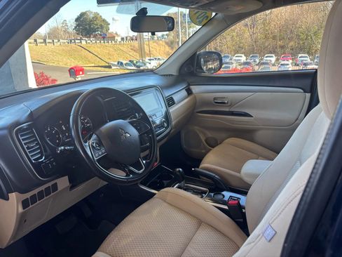Used 2017 Mitsubishi Outlander SE image 7