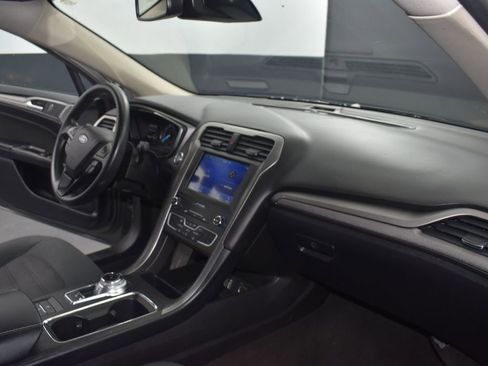 Used 2020 Ford Fusion SE image 28