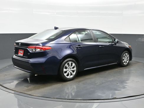 Used 2022 Toyota Corolla LE image 6