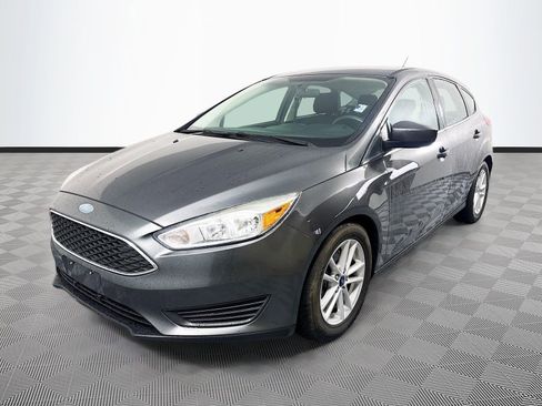 Used 2018 Ford Focus SE FWD image 3