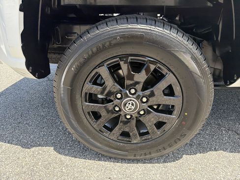 Certified 2024 Toyota Tacoma SR5 AWD/4WD image 28