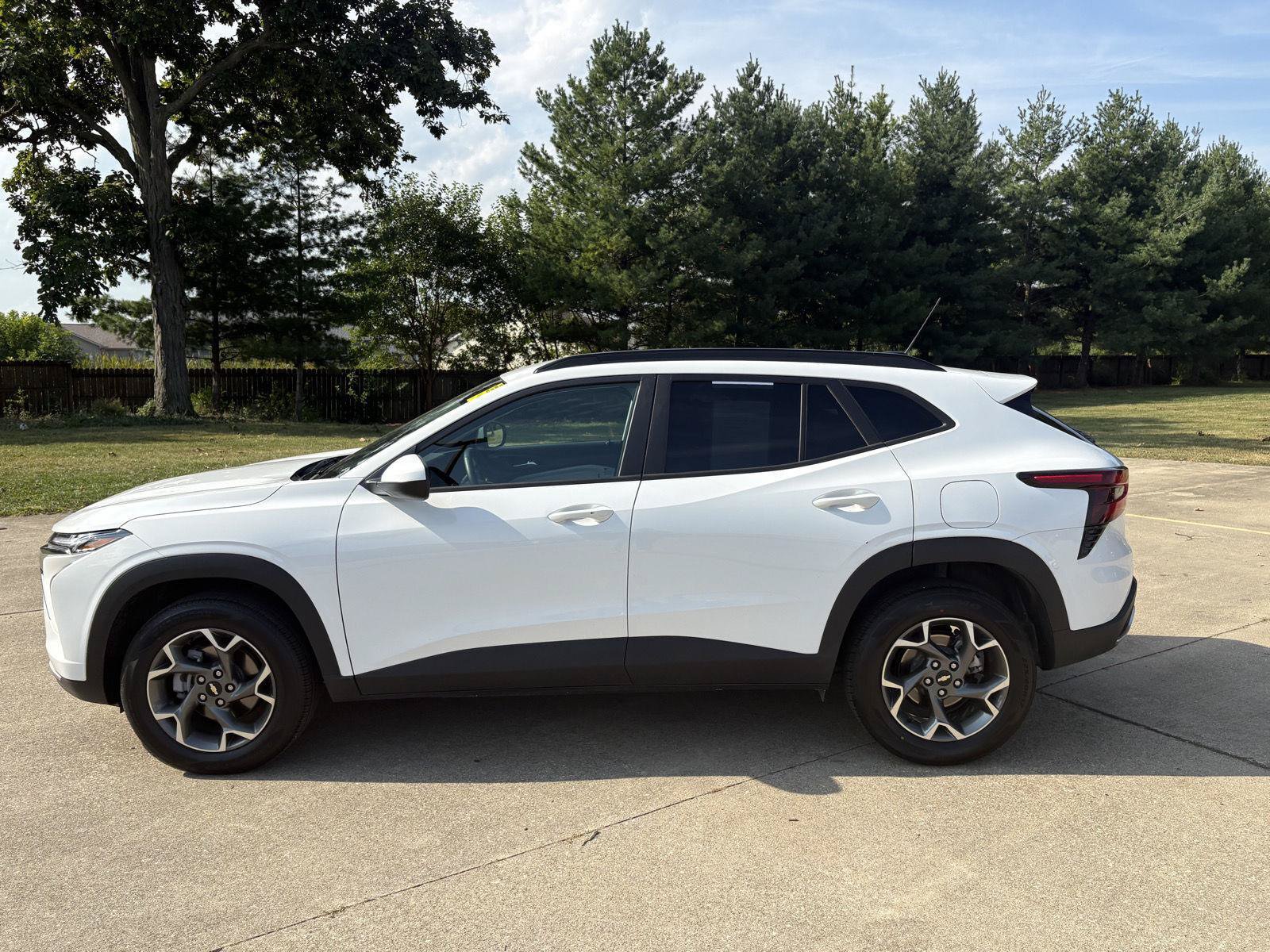Used 2025 Chevrolet Trax LT w/ LT Convenience Package FWD image 21