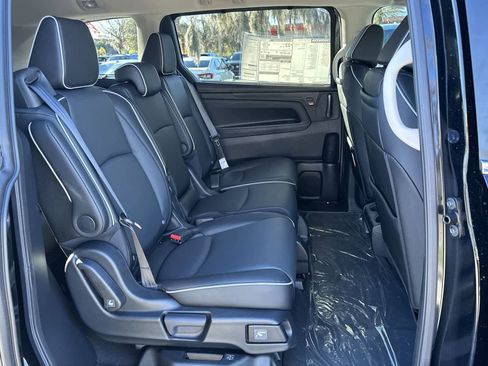 New 2026 Honda Odyssey Touring image 16