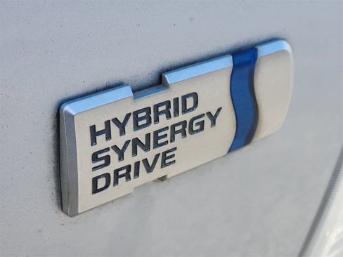 Used 2014 Toyota Prius V Five image 11