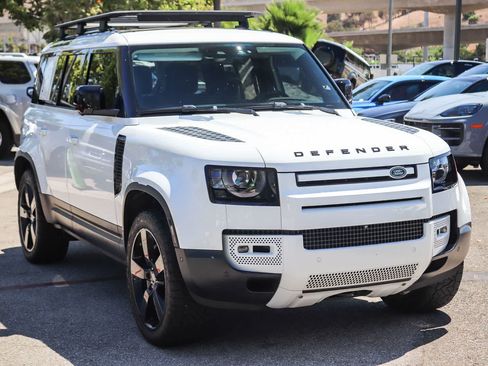 Used 2020 Land Rover Defender 110 HSE AWD/4WD image 3