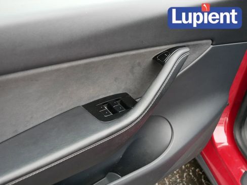 Used 2020 Tesla Model Y Long Range image 14